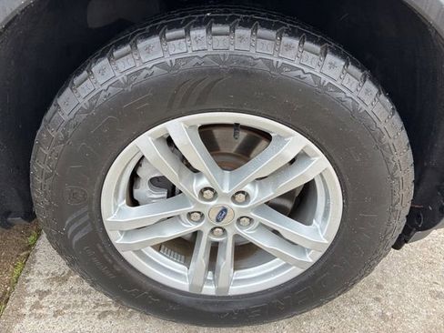Used 2023 Ford Explorer XLT w/ Equipment Group 202A AWD/4WD image 12