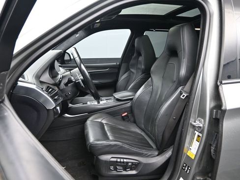 Used 2018 BMW X5 M image 25