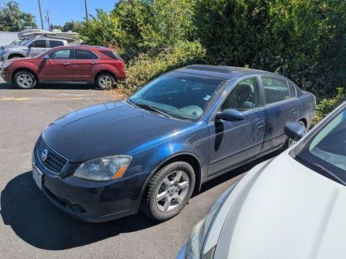 Used 2005 Nissan Altima 2.5 S w/ (H01) Premium Convenience Pkg FWD image 2