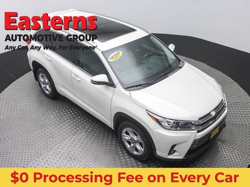 Used 2017 Toyota Highlander Limited Platinum AWD/4WD image 3
