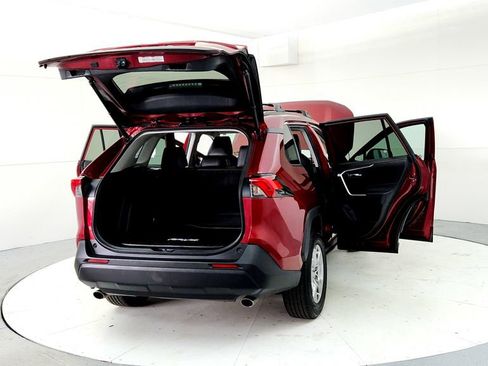 Certified 2022 Toyota RAV4 XLE w/ Convenience Package AWD/4WD image 11