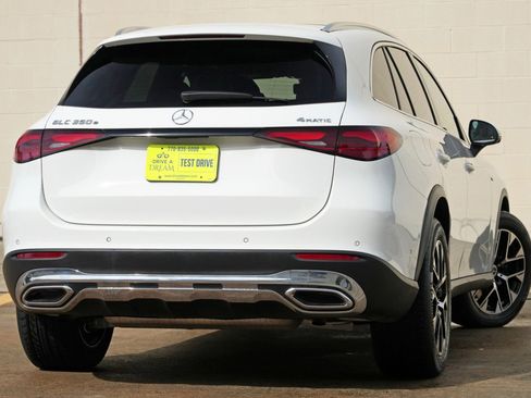 Used 2025 Mercedes-Benz GLC 350e 4MATIC image 5