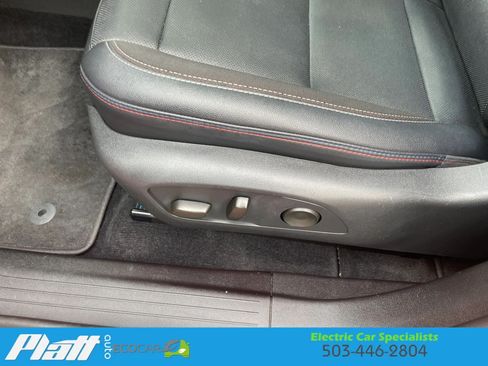 Used 2025 Chevrolet Equinox EV RS FWD image 23