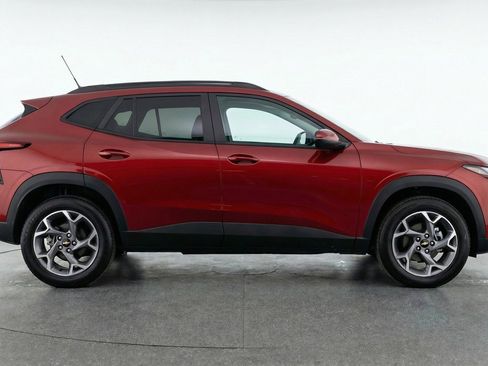 Used 2025 Chevrolet Trax LT image 11