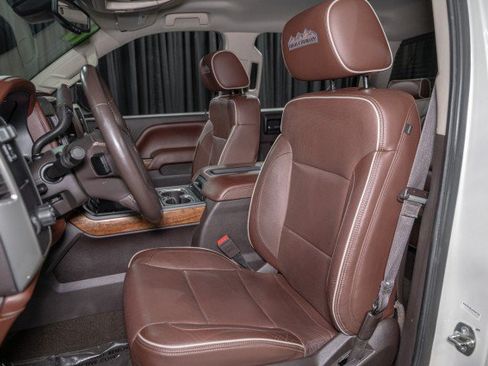 Used 2015 Chevrolet Silverado 1500 High Country w/ High Country Premium Package RWD image 10