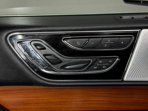Used 2018 Lincoln Navigator Reserve w/ Technology Package AWD/4WD image 32