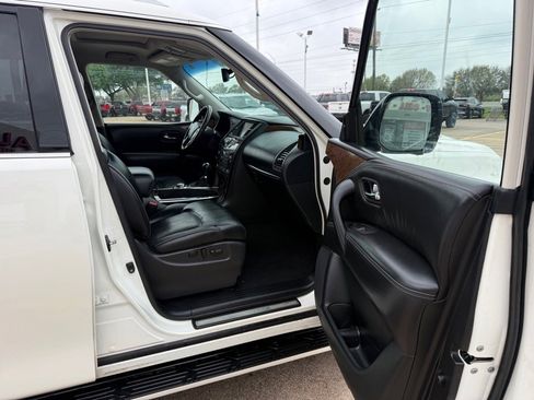 Used 2016 INFINITI QX80 4WD w/ Driver's Assistance Package image 7