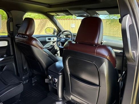 Used 2020 Ford Explorer Platinum w/ Premium Technology Package AWD/4WD image 29