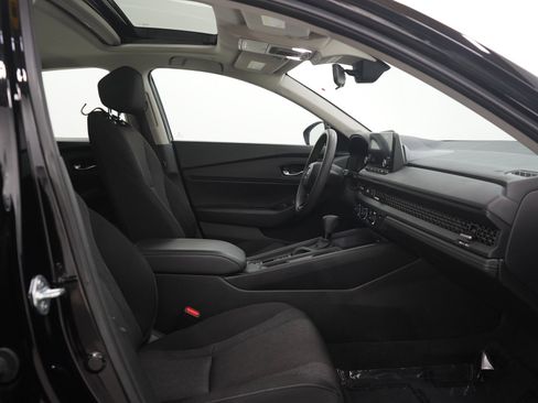 Used 2023 Honda Accord EX image 11
