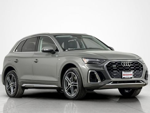 Used 2023 Audi Q5 e Premium w/ Convenience Package image 7