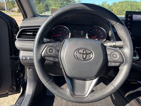 Used 2022 Toyota Camry XSE image 19