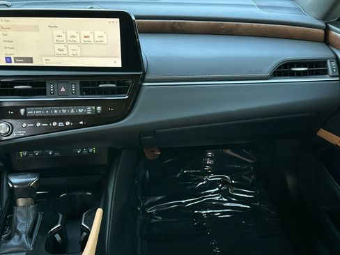 Used 2024 Lexus ES 350 w/ Premium Package FWD image 30