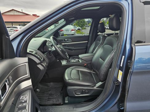 Used 2019 Ford Explorer XLT w/ Equipment Group 202A AWD/4WD image 31