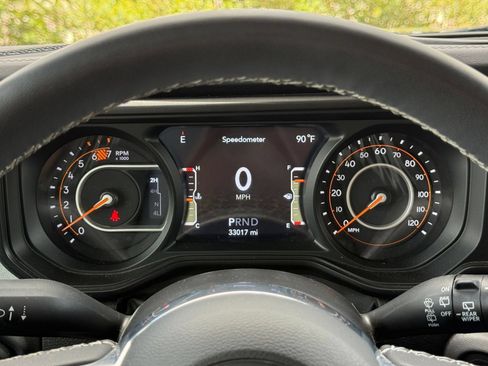 Used 2025 Jeep Wrangler Unlimited Sahara AWD/4WD image 40