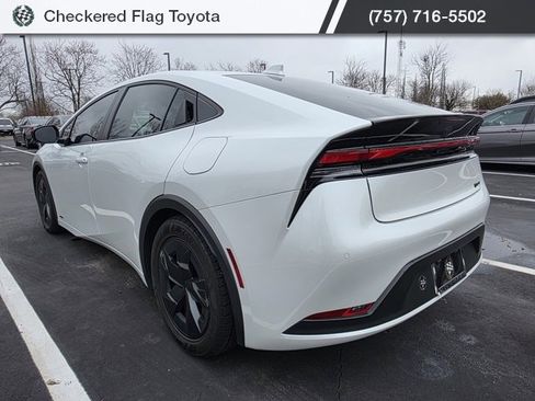 Used 2023 Toyota Prius LE image 4