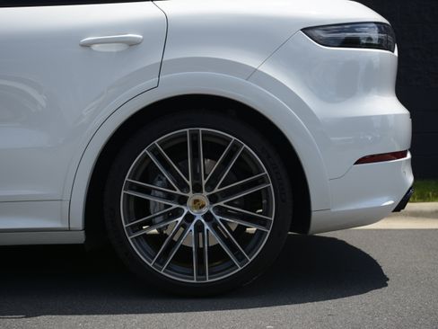 Used 2023 Porsche Cayenne Turbo AWD/4WD image 47