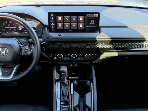 Used 2025 Honda Accord Touring image 12