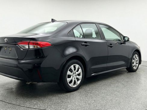 Used 2025 Toyota Corolla LE image 9
