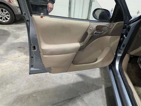 Used 2003 Saturn L-Series L200 image 13