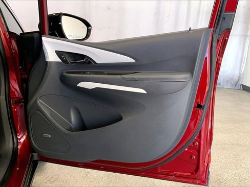 Used 2019 Chevrolet Bolt Premier w/ Infotainment Package image 26