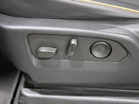 Used 2023 GMC Yukon XL AT4 w/ AT4 Premium Package image 4