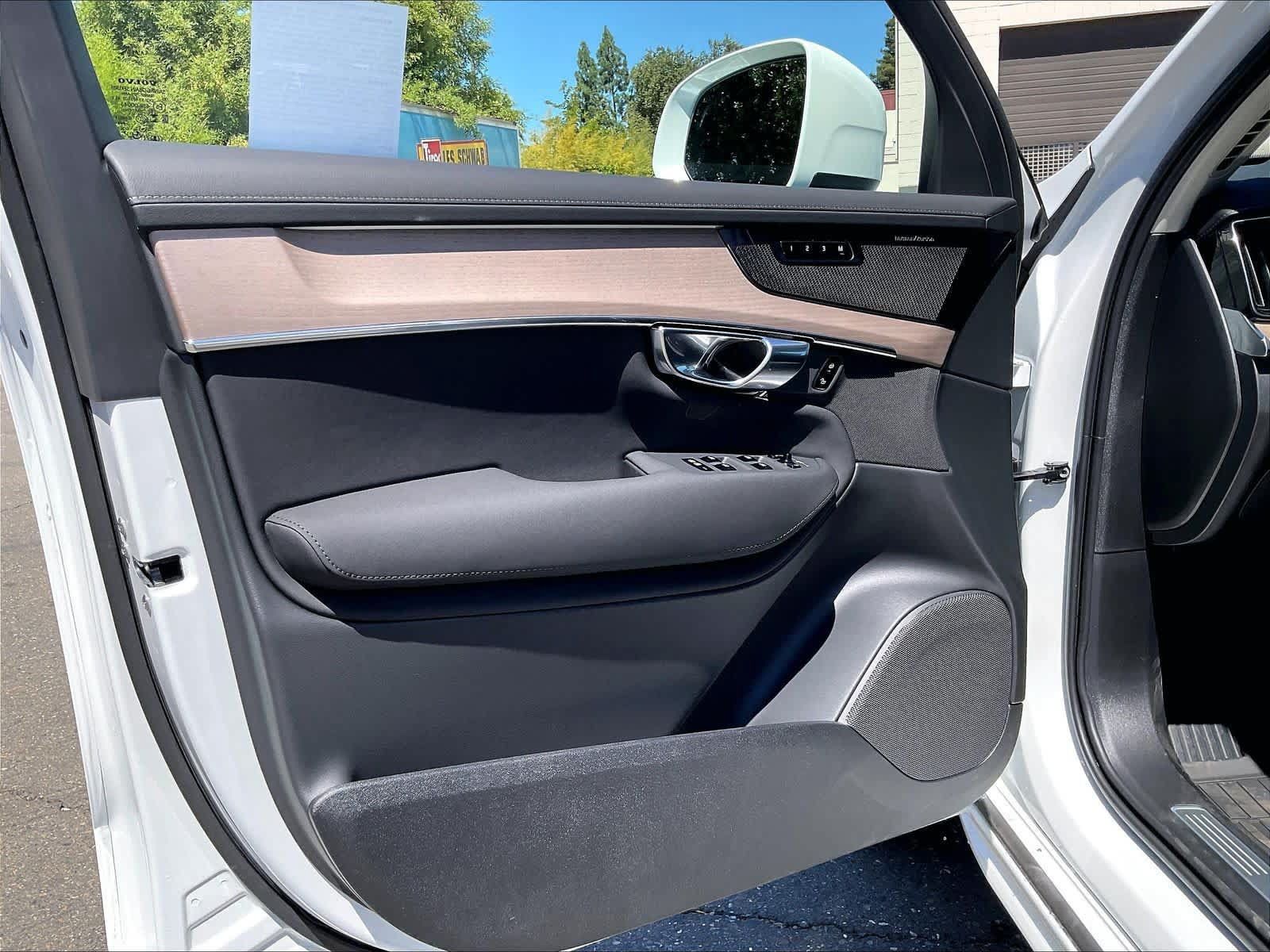 New 2027 Volvo XC90 B6 Plus AWD/4WD image 24