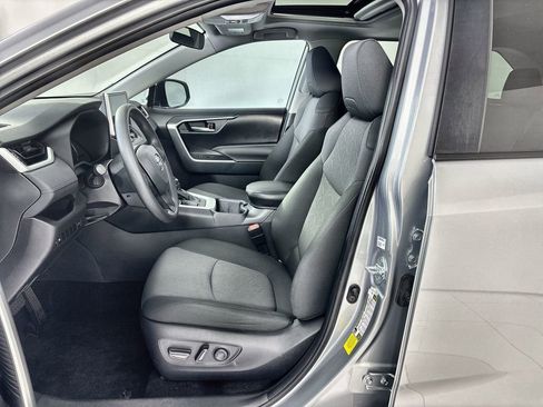 Used 2025 Toyota RAV4 XLE w/ Convenience Package FWD image 13