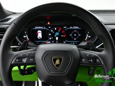 Used 2025 Lamborghini Urus SE image 28