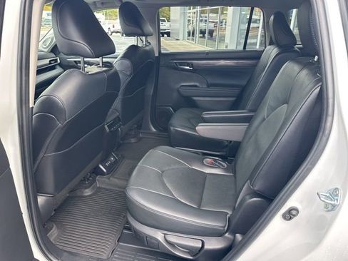 Used 2023 Toyota Highlander Limited image 54