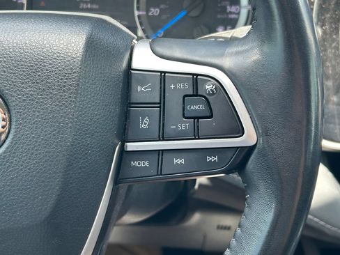 Used 2023 Toyota Highlander LE FWD image 38
