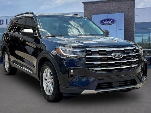 Certified 2025 Ford Explorer Active w/ Active Comfort Package RWD image 1