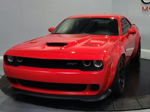 Used 2016 Dodge Challenger SRT Hellcat RWD image 4