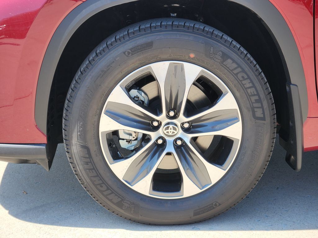 New 2026 Toyota Highlander AWD image 10