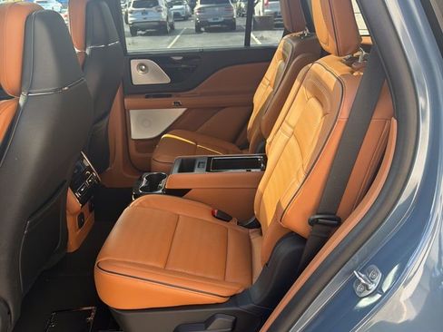 Used 2025 Lincoln Aviator Black Label image 9