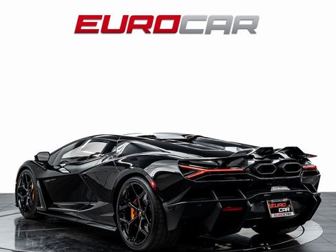 Used 2025 Lamborghini Revuelto image 3
