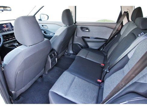 Used 2023 Nissan Rogue SV image 11