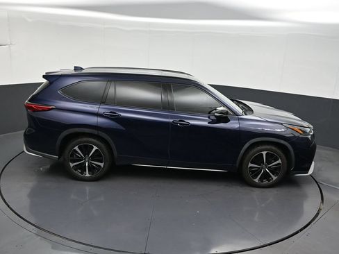 Used 2021 Toyota Highlander XSE FWD image 21