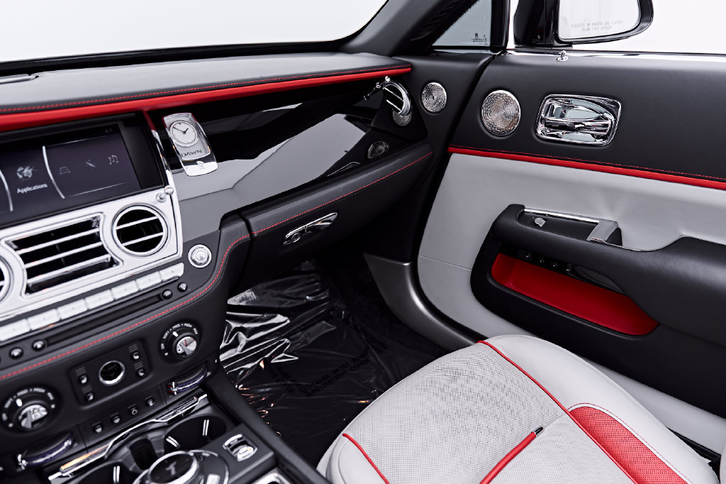 Used 2019 Rolls-Royce Dawn RWD image 71