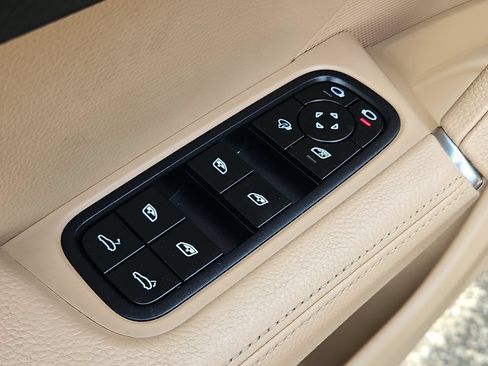 Certified 2023 Porsche Cayenne Platinum Edition AWD/4WD image 30