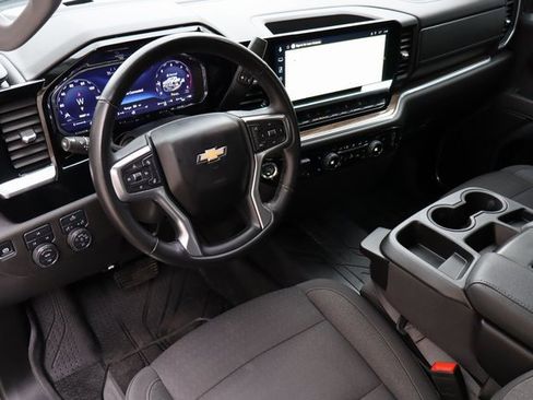 Used 2025 Chevrolet Silverado 3500 LT image 4