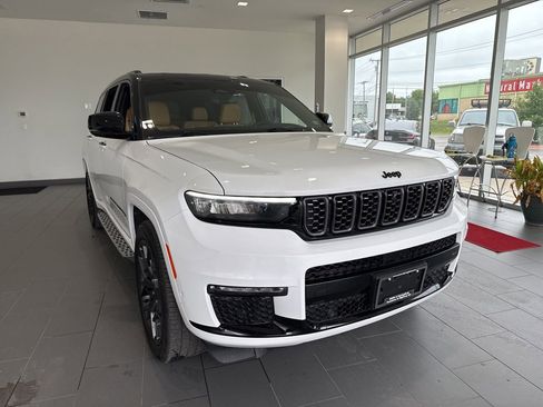 Used 2024 Jeep Grand Cherokee L Summit AWD/4WD image 2