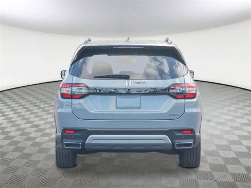 New 2025 Honda Pilot Touring image 3