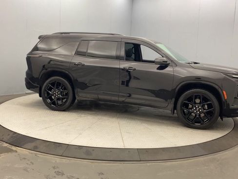 Used 2024 Chevrolet Traverse RS AWD/4WD image 6