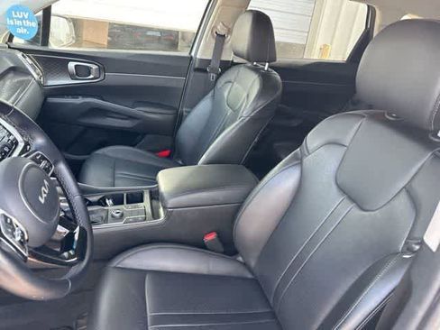 Used 2022 Kia Sorento S image 3