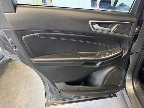 Used 2022 Ford Edge Titanium image 31