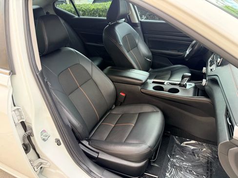 Used 2022 Nissan Altima 2.5 SR w/ Midnight Edition Package image 18