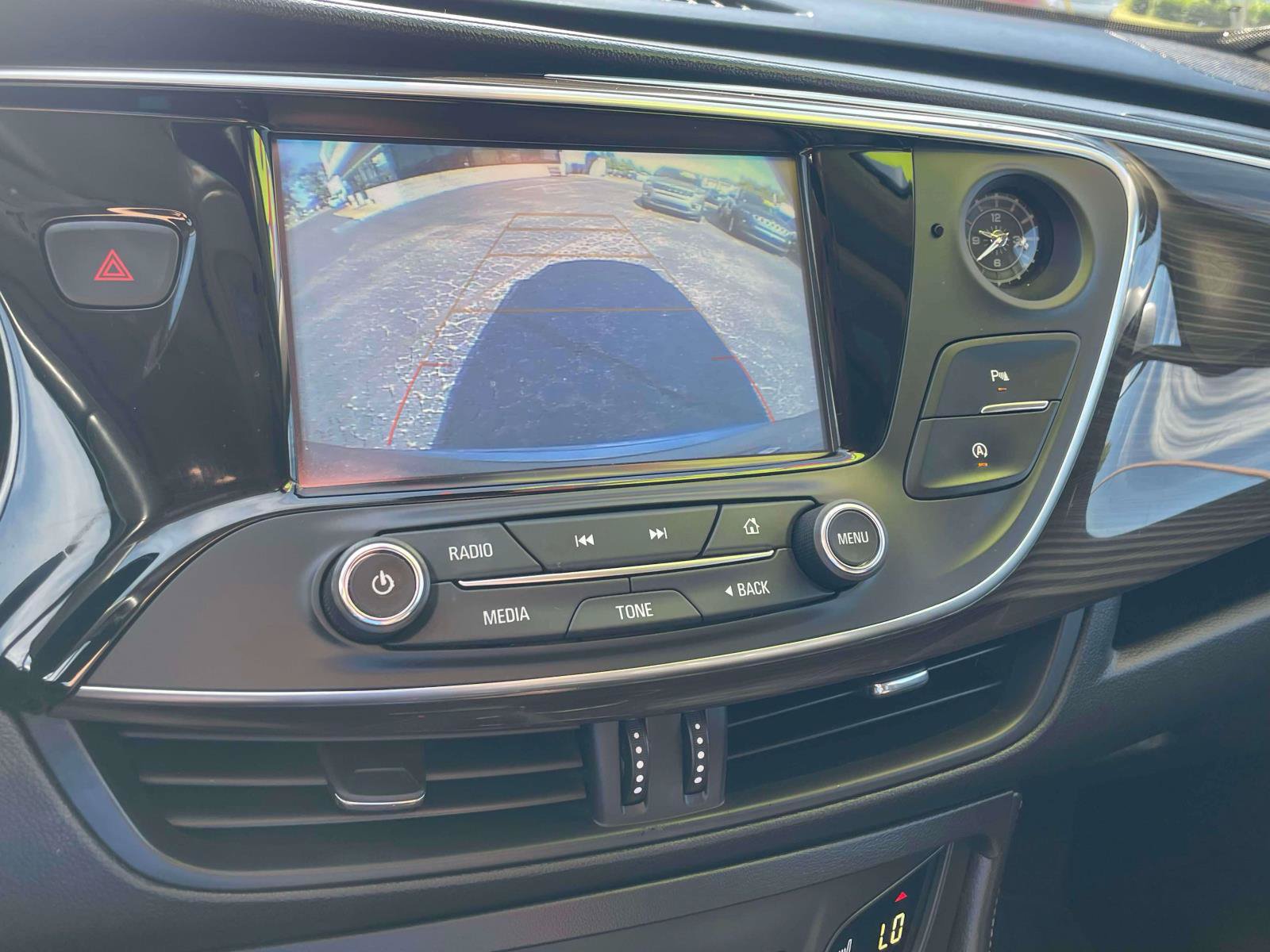 Used 2019 Buick Envision Essence FWD image 18
