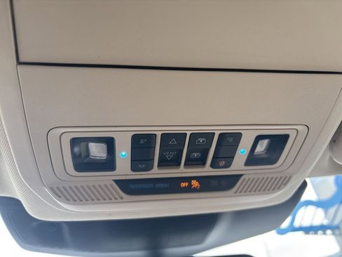 Used 2020 Ford Explorer Platinum w/ Premium Technology Package image 38