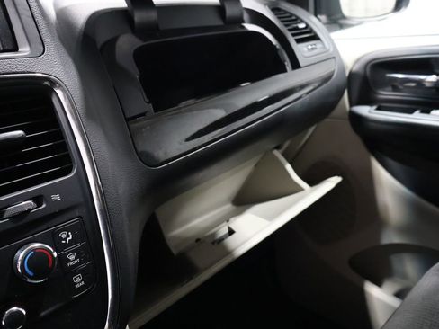 Used 2016 Dodge Grand Caravan SXT image 26