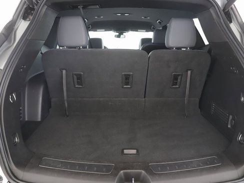 Used 2023 Buick Enclave Essence image 27